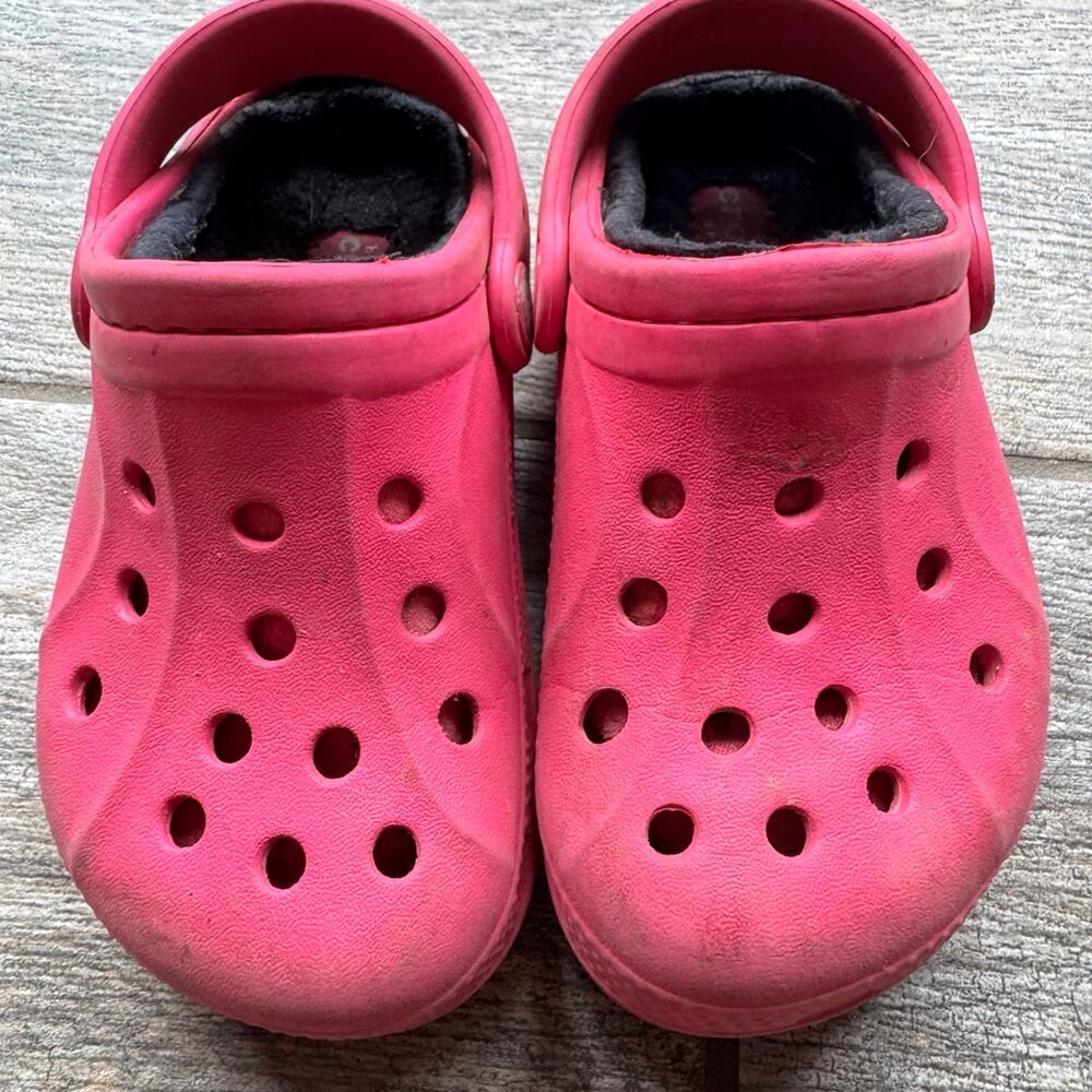 Crocs Kids Classic‎ Lined Clog Pink Black Fuzzy Fleece Slippers Size 8c 9